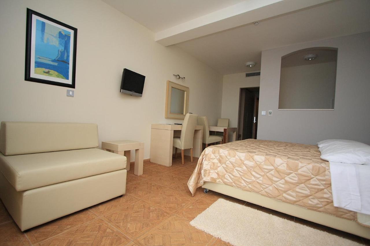 Aparthotel Natalia פודגורה מראה חיצוני תמונה