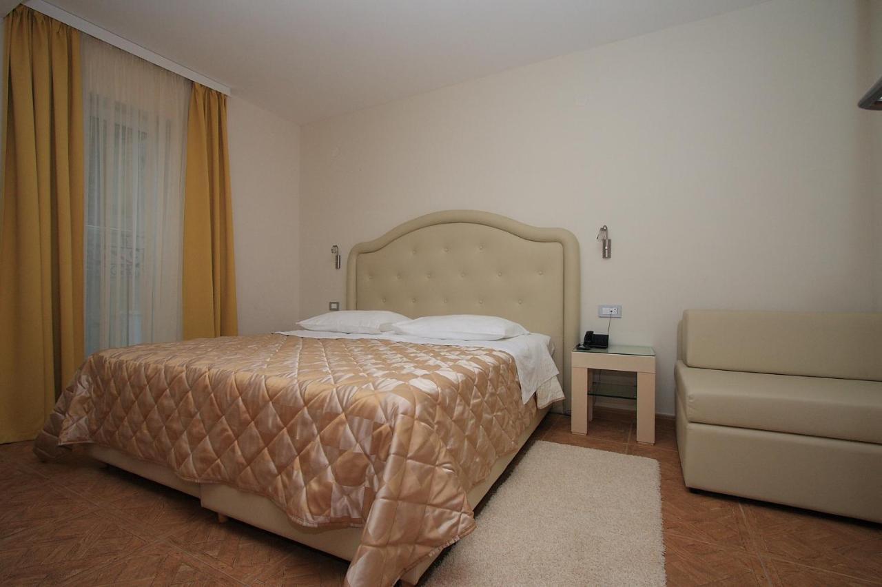 Aparthotel Natalia פודגורה מראה חיצוני תמונה