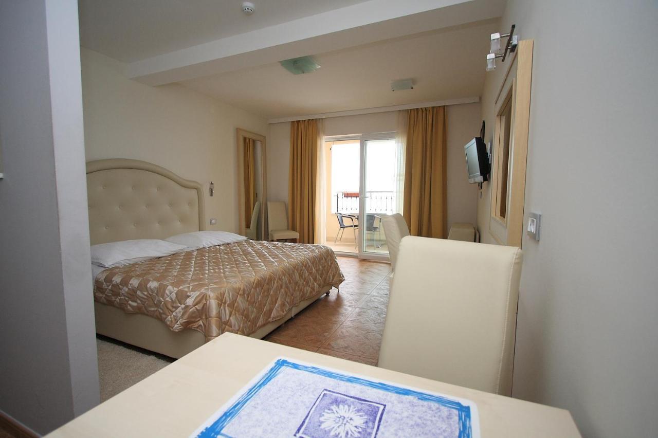 Aparthotel Natalia פודגורה מראה חיצוני תמונה
